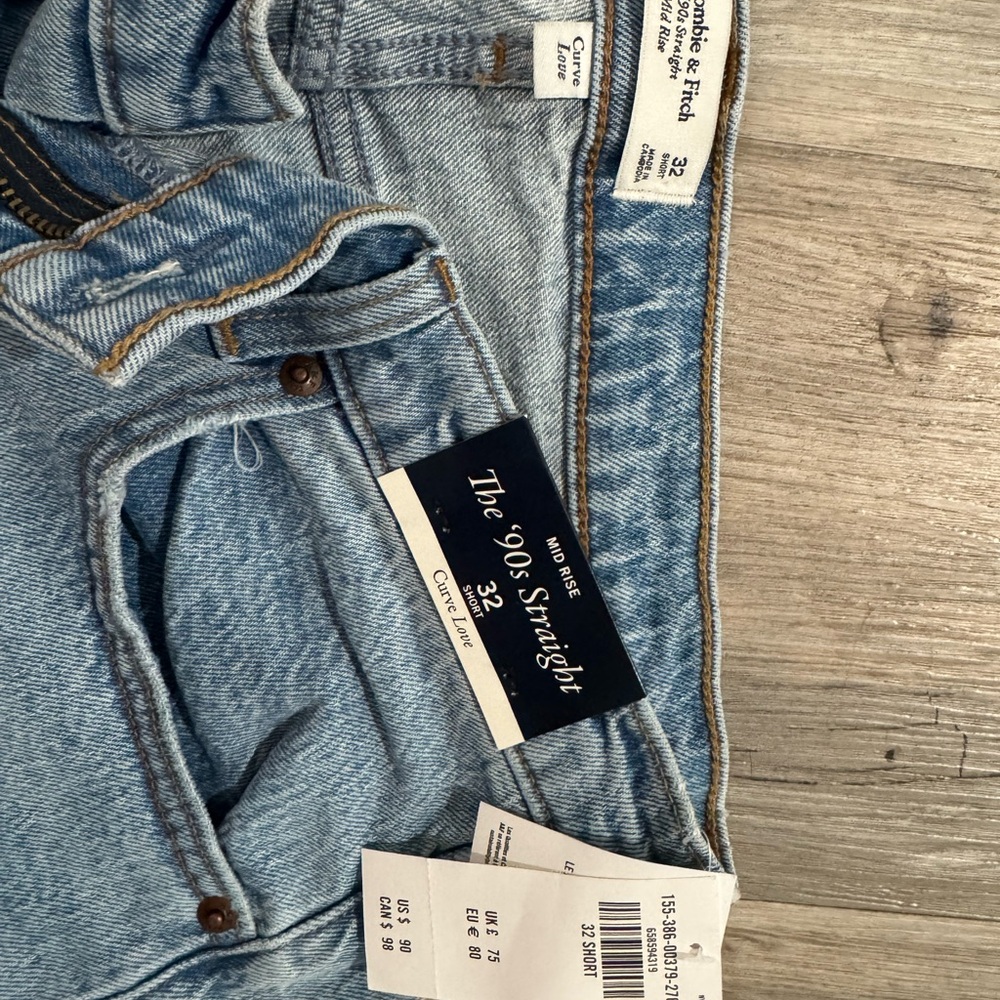 Abercrombie & Fitch Mid Rise '90s Straight Jeans - Light Blue